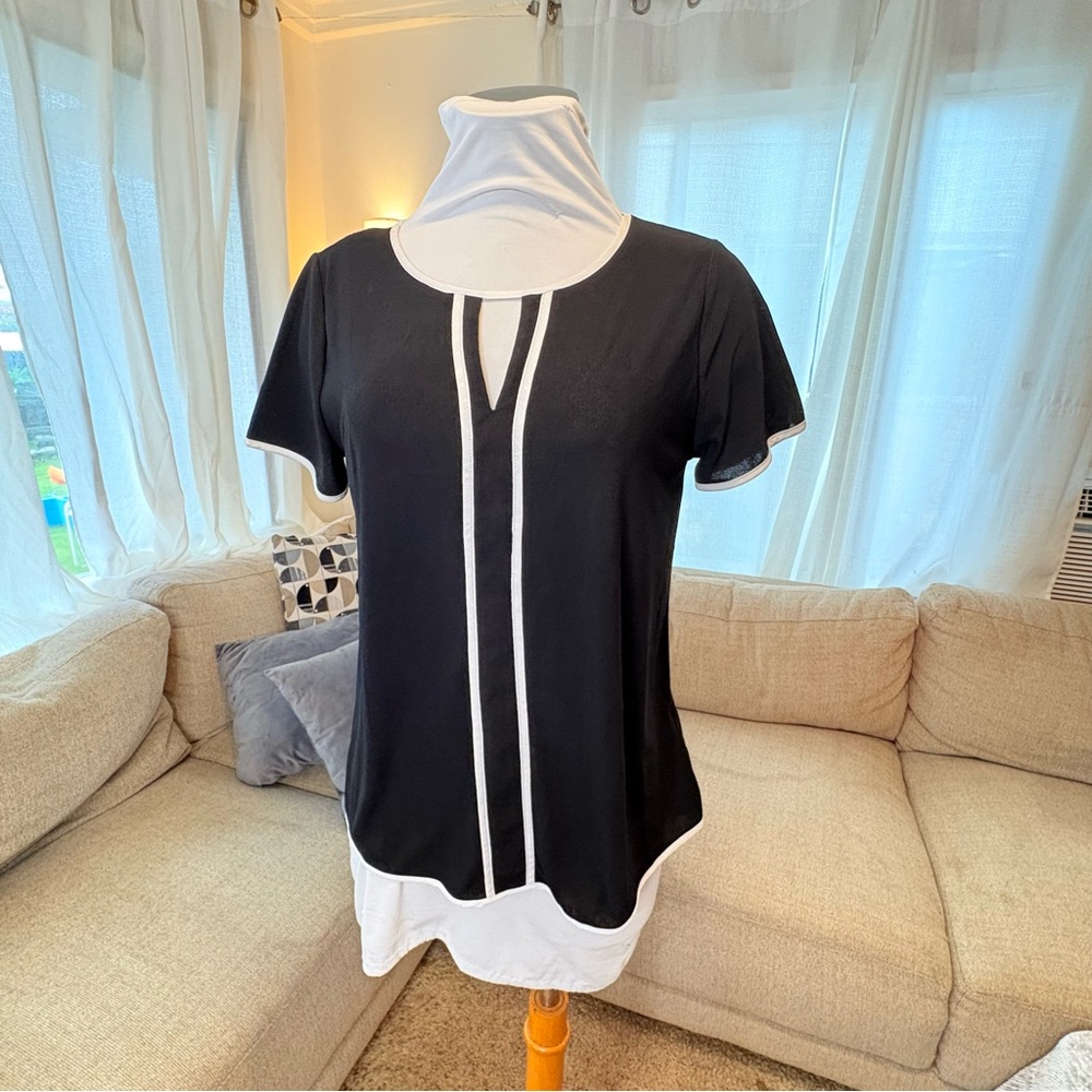 6for$20❤️item.Chic Black and White Trim Women's Short Sleeve Top